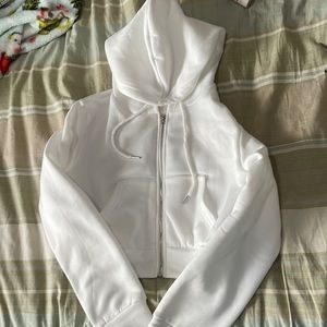 cropped white jacket/hoodie